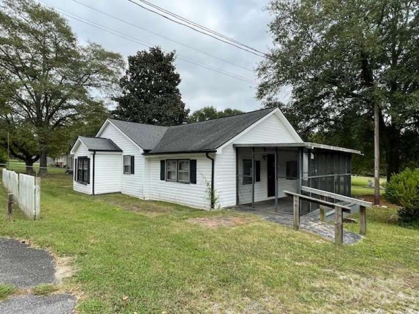 145 Hollywood Street, Forest City, NC 28043.  MLS# CAR4186832, YatesRealty ID 4462. 