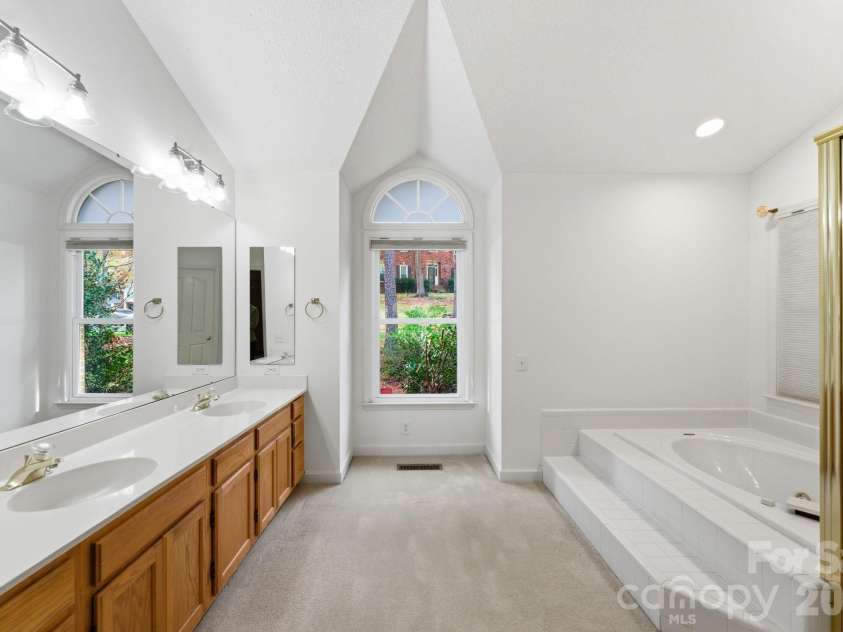 927 Longfield Circle, Charlotte, NC 28270.  MLS# CAR4349319, YatesRealty ID 4462. 