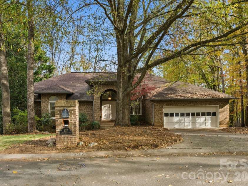927 Longfield Circle, Charlotte, NC 28270.  MLS# CAR4349319, YatesRealty ID 4462. 927 Longfield 