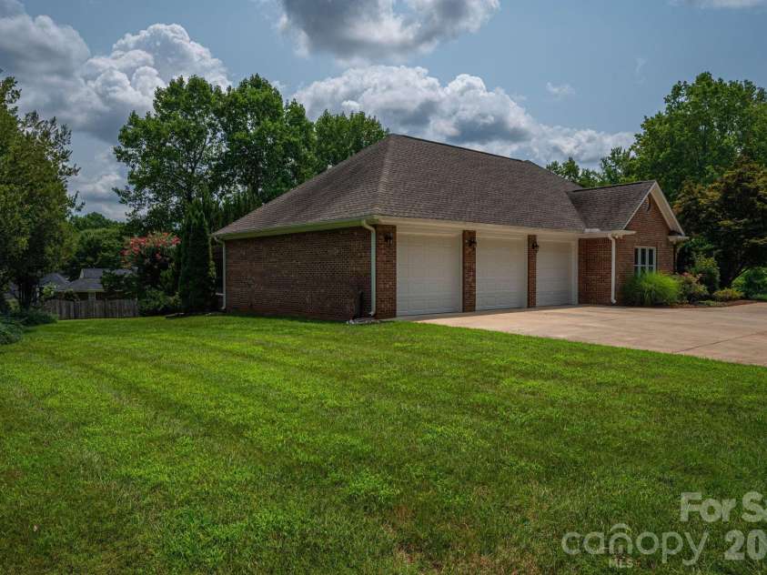 5023 Samuel Pinckney Drive, Belmont, NC 28012.  MLS# CAR4411025, YatesRealty ID 44620. 