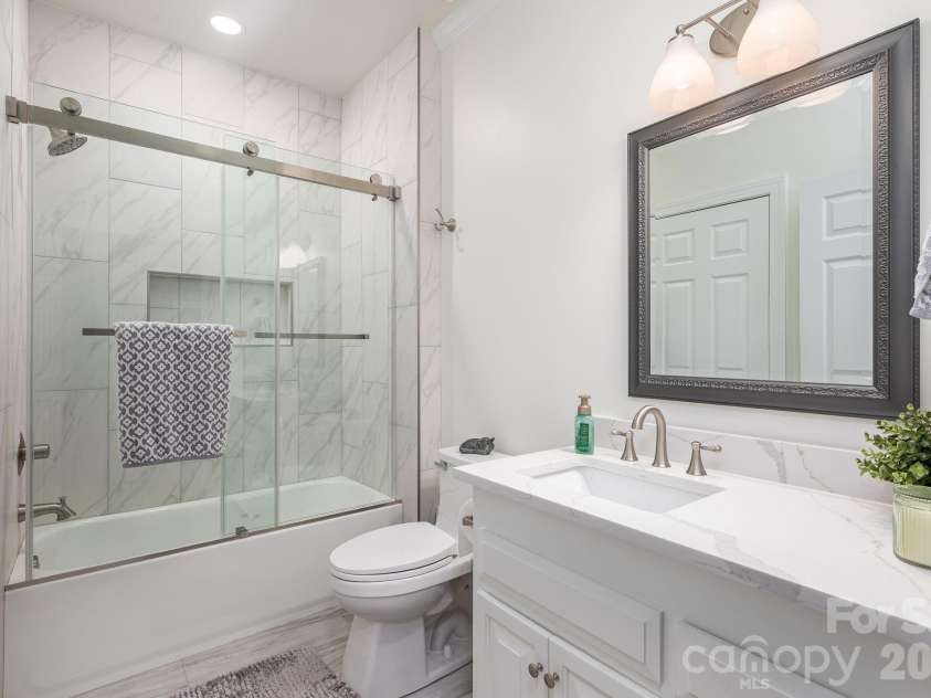5023 Samuel Pinckney Drive, Belmont, NC 28012.  MLS# CAR4411025, YatesRealty ID 44620. Bathroom 2
