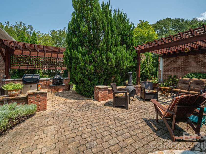 5023 Samuel Pinckney Drive, Belmont, NC 28012.  MLS# CAR4411025, YatesRealty ID 44620. Brick Patio
