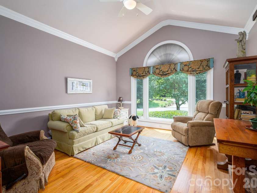 5023 Samuel Pinckney Drive, Belmont, NC 28012.  MLS# CAR4411025, YatesRealty ID 44620. Flex Room
