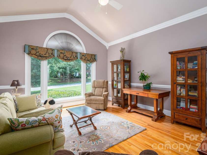 5023 Samuel Pinckney Drive, Belmont, NC 28012.  MLS# CAR4411025, YatesRealty ID 44620. Flex Room