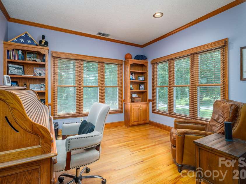 5023 Samuel Pinckney Drive, Belmont, NC 28012.  MLS# CAR4411025, YatesRealty ID 44620. Office
