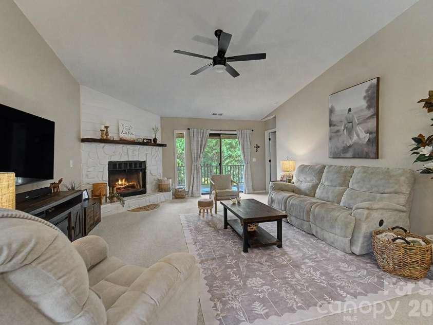 16A Willow View Drive, Franklin, NC 28734.  MLS# CAR4409385, YatesRealty ID 44624. 