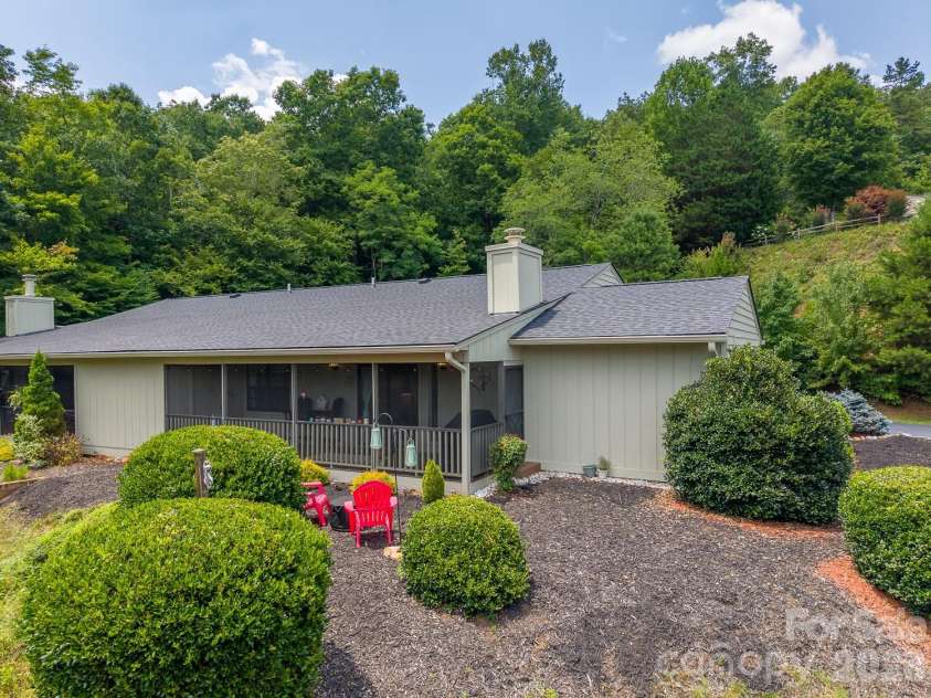 16A Willow View Drive, Franklin, NC 28734.  MLS# CAR4409385, YatesRealty ID 44624. 