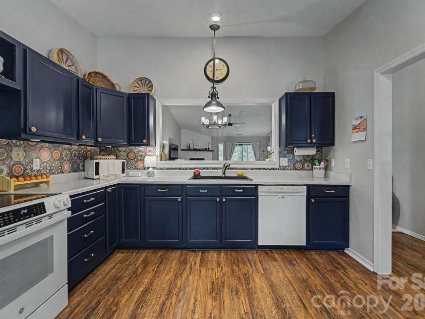 16A Willow View Drive, Franklin, NC 28734.  MLS# CAR4409385, YatesRealty ID 44624. 