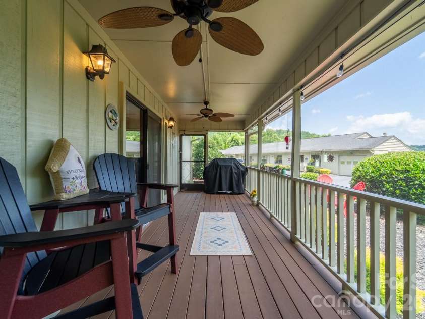 16A Willow View Drive, Franklin, NC 28734.  MLS# CAR4409385, YatesRealty ID 44624. 