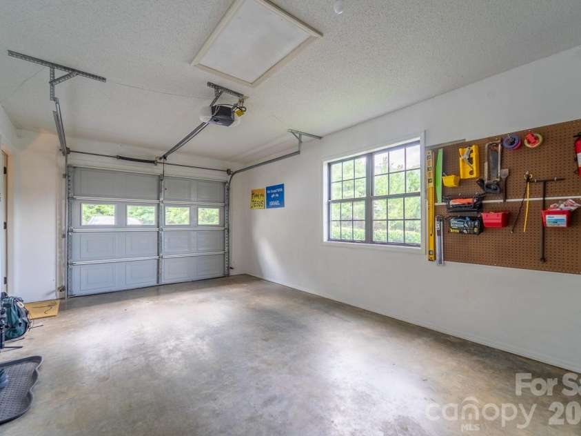 16A Willow View Drive, Franklin, NC 28734.  MLS# CAR4409385, YatesRealty ID 44624. 