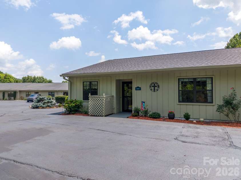 16A Willow View Drive, Franklin, NC 28734.  MLS# CAR4409385, YatesRealty ID 44624. 