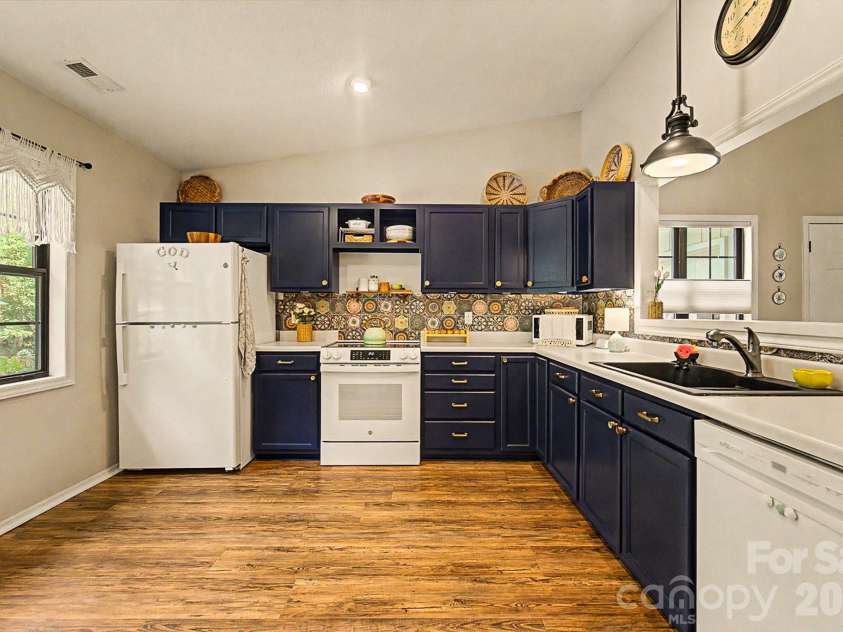 16A Willow View Drive, Franklin, NC 28734.  MLS# CAR4409385, YatesRealty ID 44624. 
