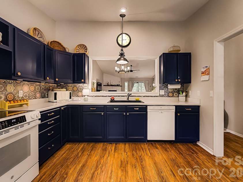 16A Willow View Drive, Franklin, NC 28734.  MLS# CAR4409385, YatesRealty ID 44624. 