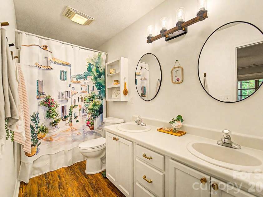 16A Willow View Drive, Franklin, NC 28734.  MLS# CAR4409385, YatesRealty ID 44624. 