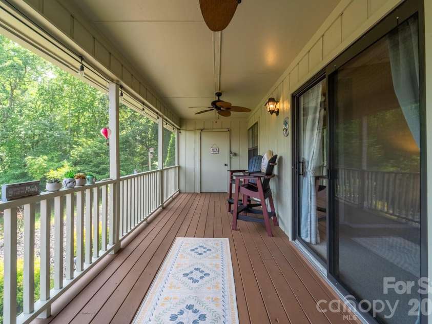 16A Willow View Drive, Franklin, NC 28734.  MLS# CAR4409385, YatesRealty ID 44624. 