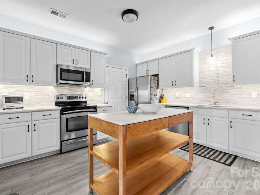 11576 Costigan Lane, Charlotte, NC 28277.  MLS# CAR4410140, YatesRealty ID 44625. Kitchen