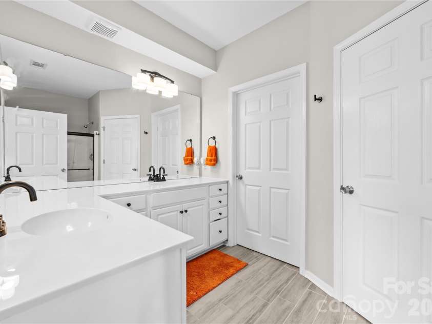 11576 Costigan Lane, Charlotte, NC 28277.  MLS# CAR4410140, YatesRealty ID 44625. Master Bath