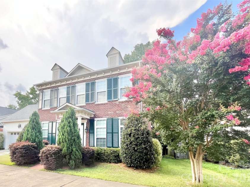 1025 Sharon Amity Road, Charlotte, NC 28211.  MLS# CAR4411126, YatesRealty ID 44627. 