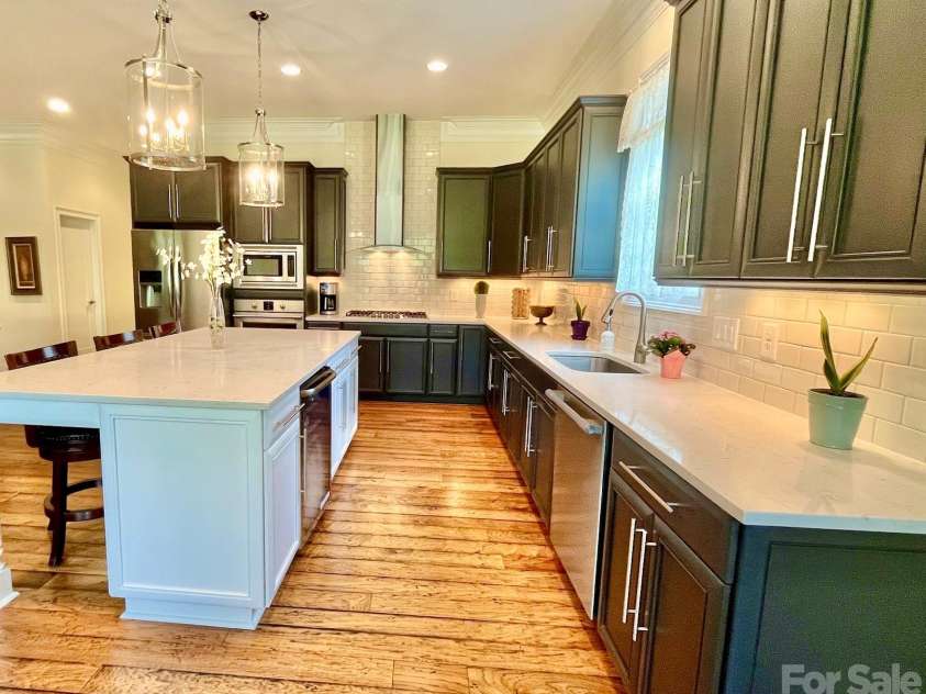 1025 Sharon Amity Road, Charlotte, NC 28211.  MLS# CAR4411126, YatesRealty ID 44627. 