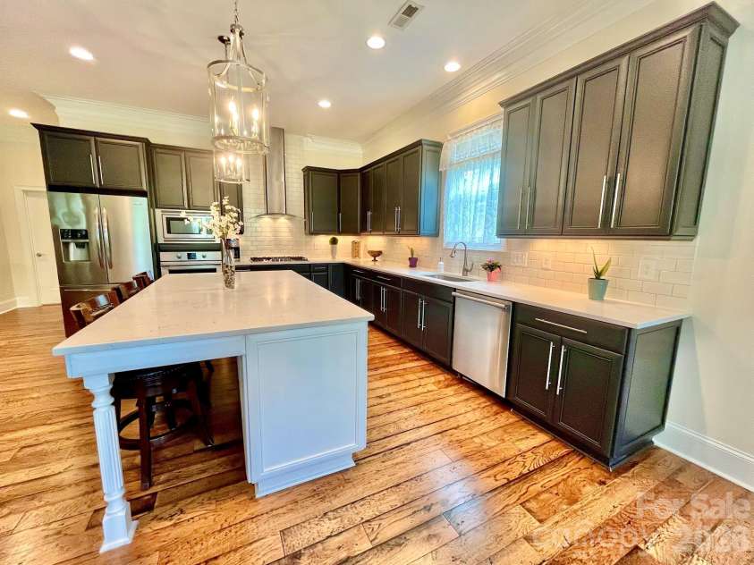 1025 Sharon Amity Road, Charlotte, NC 28211.  MLS# CAR4411126, YatesRealty ID 44627. 