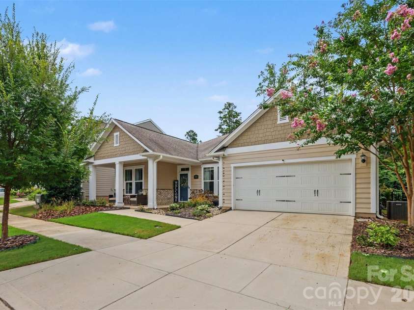 402 Dudley Drive, Fort Mill, SC 29715.  MLS# CAR4411256, YatesRealty ID 44628. 