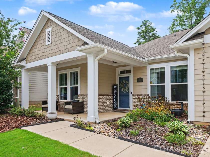 402 Dudley Drive, Fort Mill, SC 29715.  MLS# CAR4411256, YatesRealty ID 44628. 