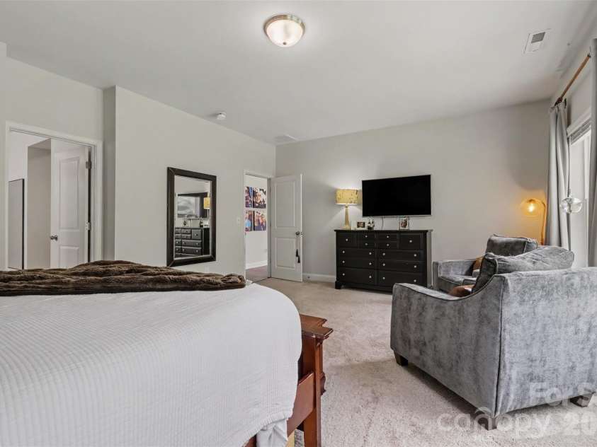 402 Dudley Drive, Fort Mill, SC 29715.  MLS# CAR4411256, YatesRealty ID 44628. Spare bathroom on main