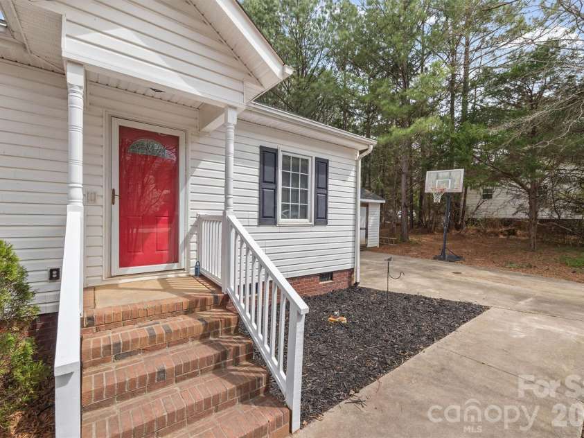 219 Nottingham Drive, York, SC 29745.  MLS# CAR4347326, YatesRealty ID 4463. 