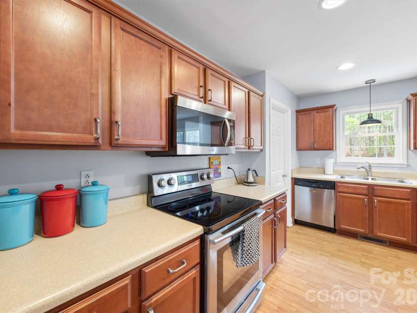 219 Nottingham Drive, York, SC 29745.  MLS# CAR4347326, YatesRealty ID 4463. KItchen