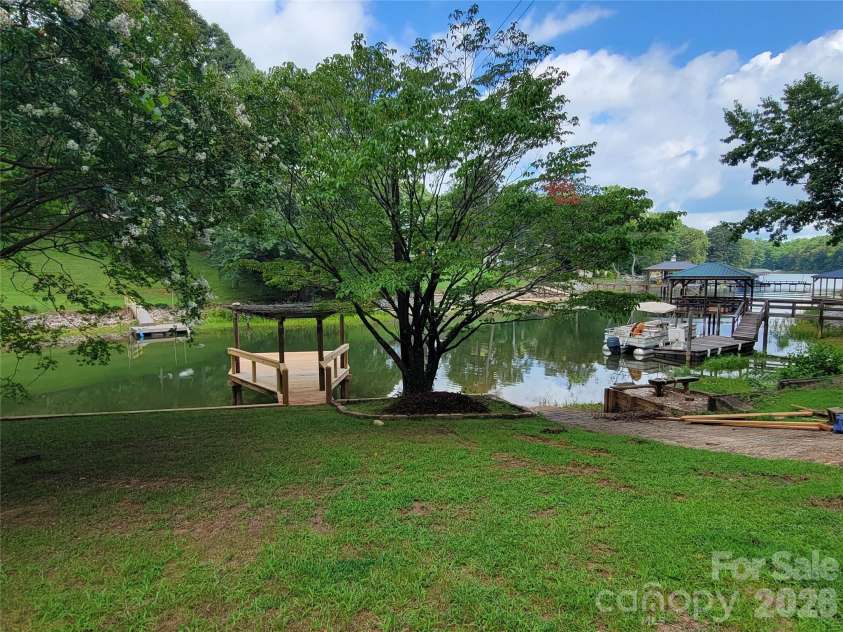 7224 Right Angle Street, Sherrills Ford, NC 28673.  MLS# CAR4411312, YatesRealty ID 44630. 