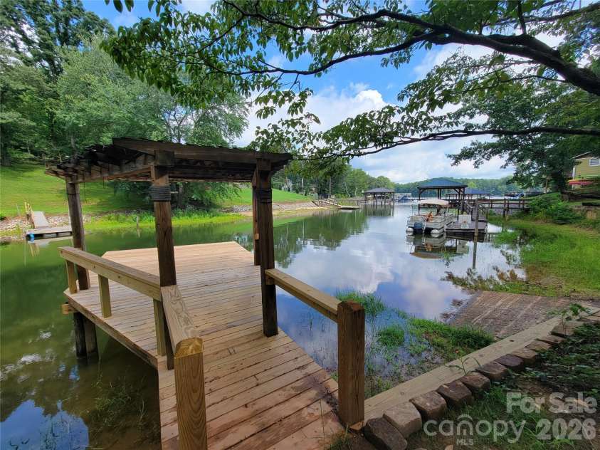 7224 Right Angle Street, Sherrills Ford, NC 28673.  MLS# CAR4411312, YatesRealty ID 44630. 