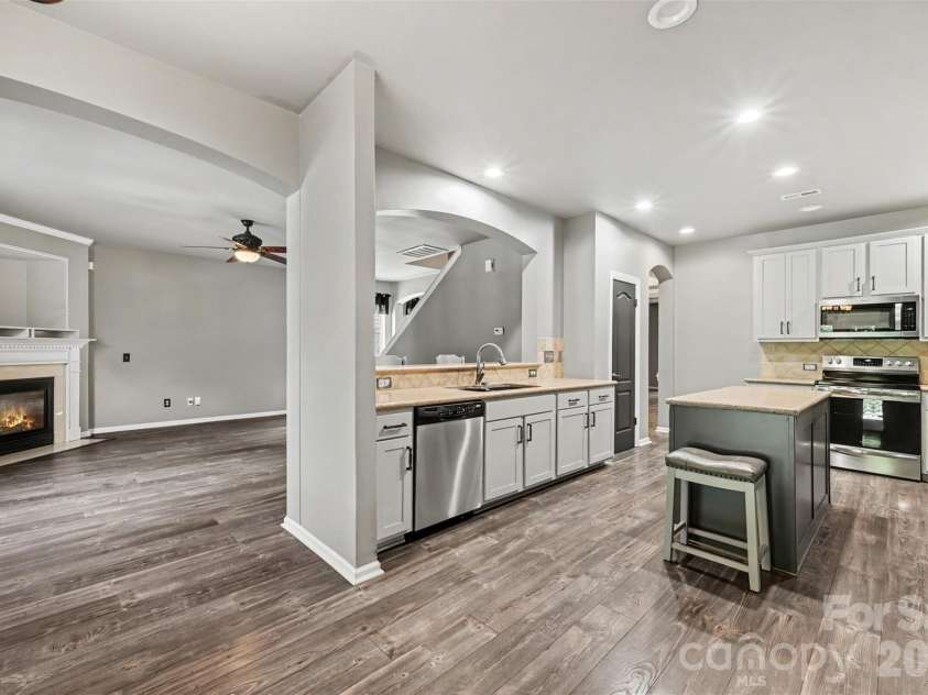 10139 Alvarado Way, Charlotte, NC 28277.  MLS# CAR4405380, YatesRealty ID 44631. 