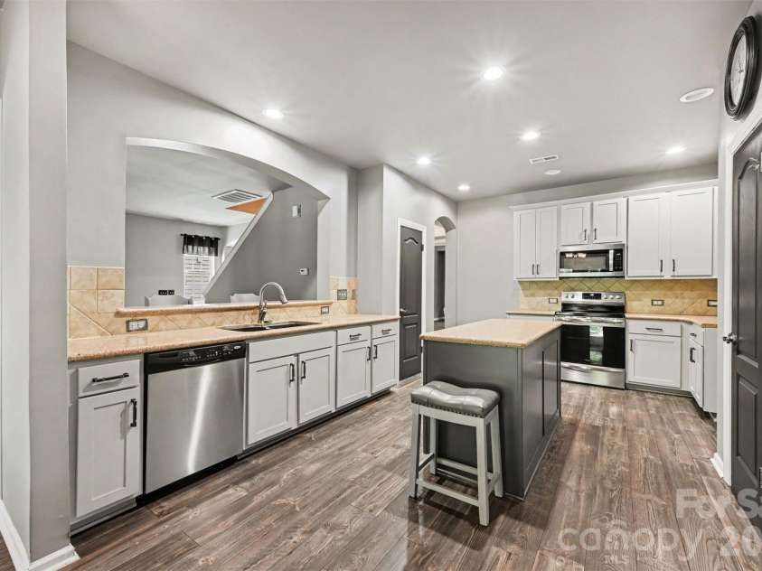 10139 Alvarado Way, Charlotte, NC 28277.  MLS# CAR4405380, YatesRealty ID 44631. 
