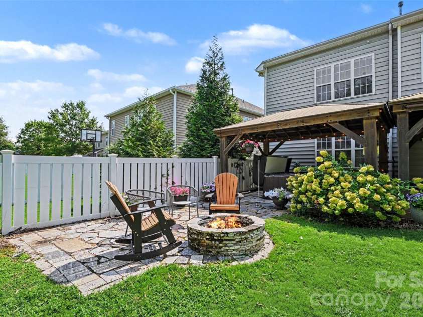 10139 Alvarado Way, Charlotte, NC 28277.  MLS# CAR4405380, YatesRealty ID 44631. 