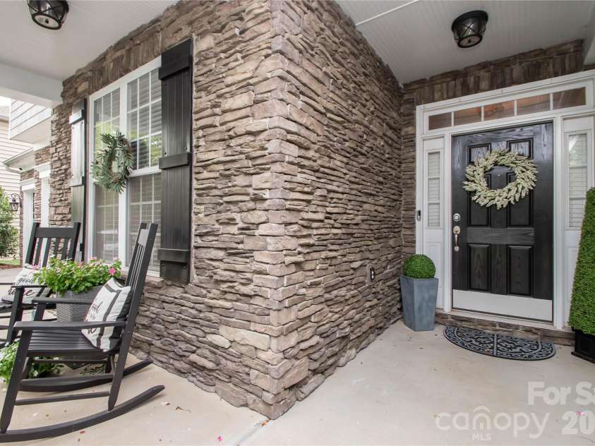 10139 Alvarado Way, Charlotte, NC 28277.  MLS# CAR4405380, YatesRealty ID 44631. Striking stone covered entry!