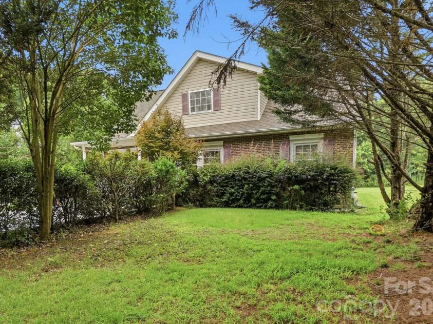 3717 Margaret Wallace Road, Matthews, NC 28105.  MLS# CAR4414896, YatesRealty ID 44632. 