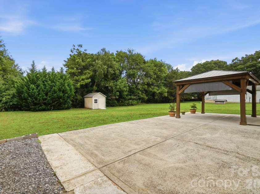 3717 Margaret Wallace Road, Matthews, NC 28105.  MLS# CAR4414896, YatesRealty ID 44632. 