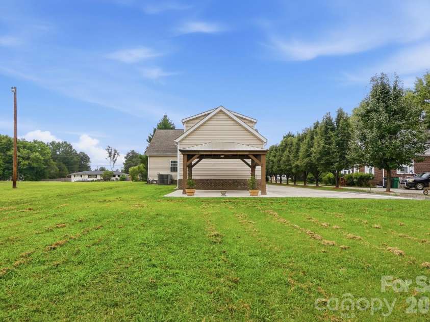 3717 Margaret Wallace Road, Matthews, NC 28105.  MLS# CAR4414896, YatesRealty ID 44632. 