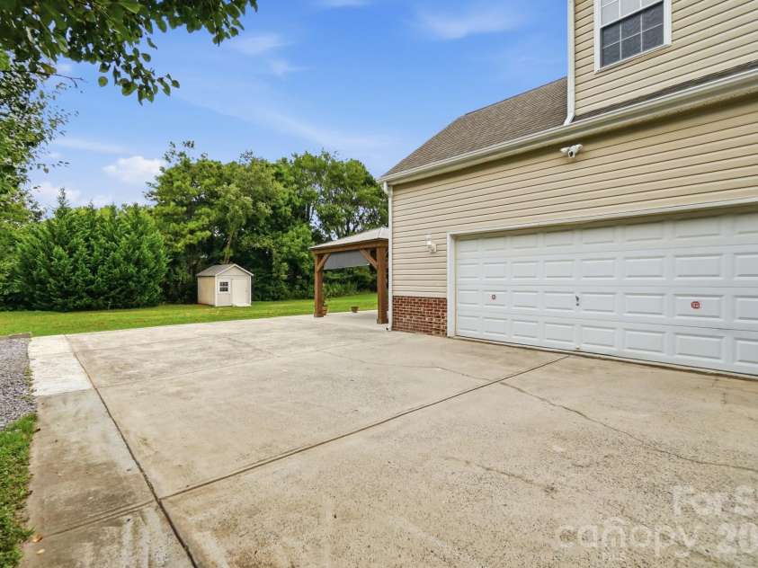 3717 Margaret Wallace Road, Matthews, NC 28105.  MLS# CAR4414896, YatesRealty ID 44632. 