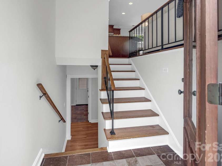 7318 Easen Court, Charlotte, NC 28211.  MLS# CAR4399783, YatesRealty ID 44634. 