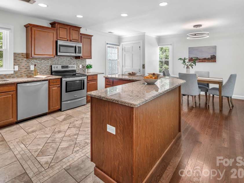 7318 Easen Court, Charlotte, NC 28211.  MLS# CAR4399783, YatesRealty ID 44634. 