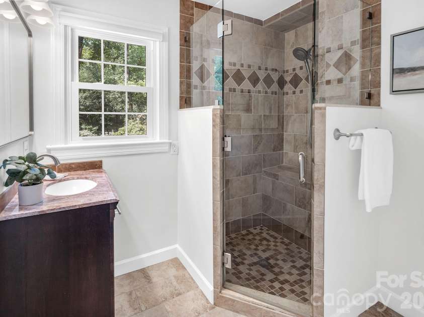 7318 Easen Court, Charlotte, NC 28211.  MLS# CAR4399783, YatesRealty ID 44634. 