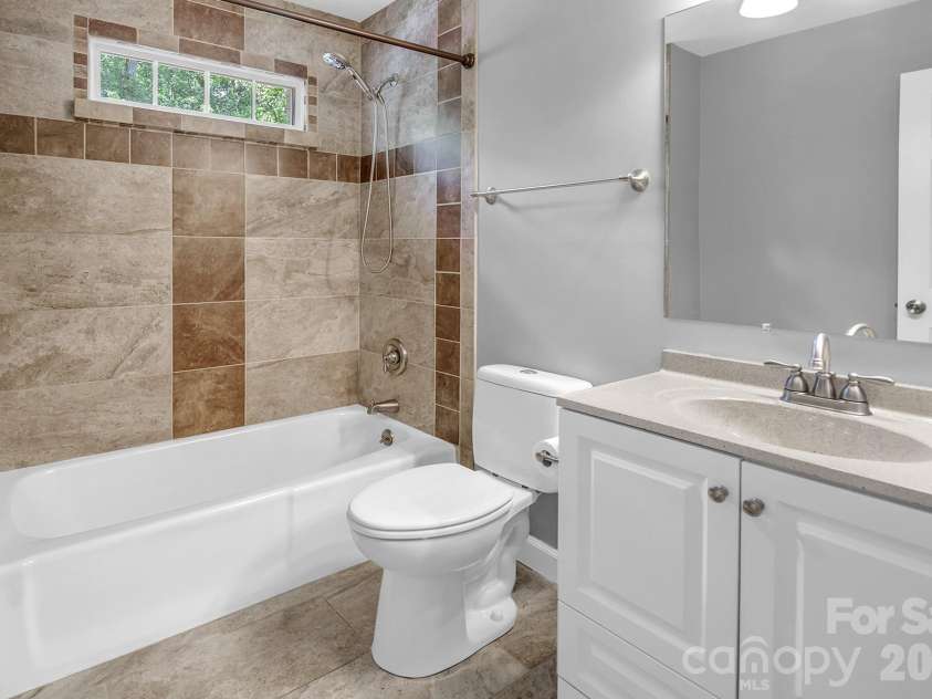 7318 Easen Court, Charlotte, NC 28211.  MLS# CAR4399783, YatesRealty ID 44634. 