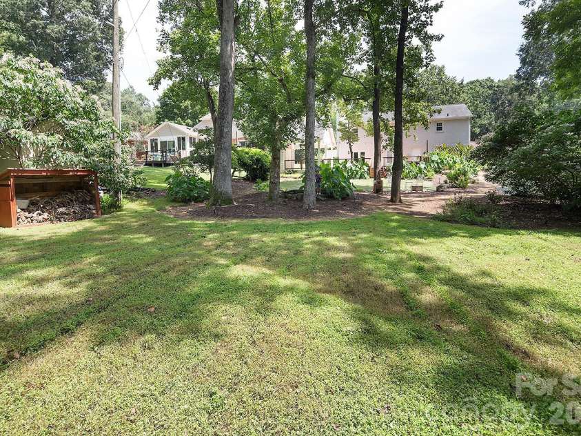 7318 Easen Court, Charlotte, NC 28211.  MLS# CAR4399783, YatesRealty ID 44634. 