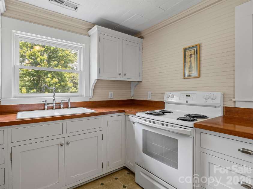 292 Fowler Road, Mill Spring, NC 28756.  MLS# CAR4415013, YatesRealty ID 44637. 