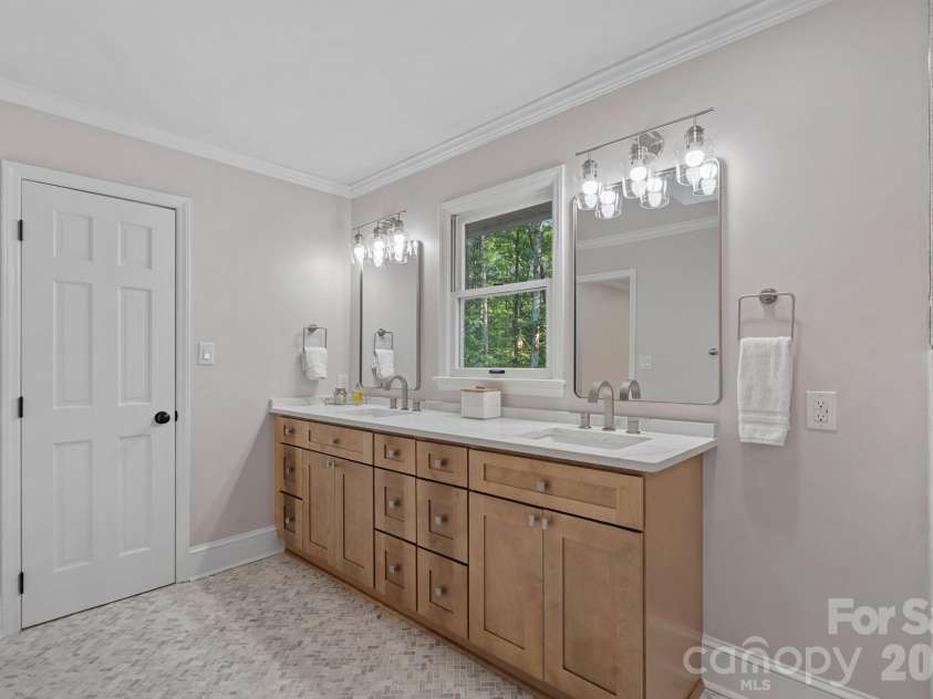 508 Red Barn Trail, Matthews, NC 28104.  MLS# CAR4413377, YatesRealty ID 44638. 