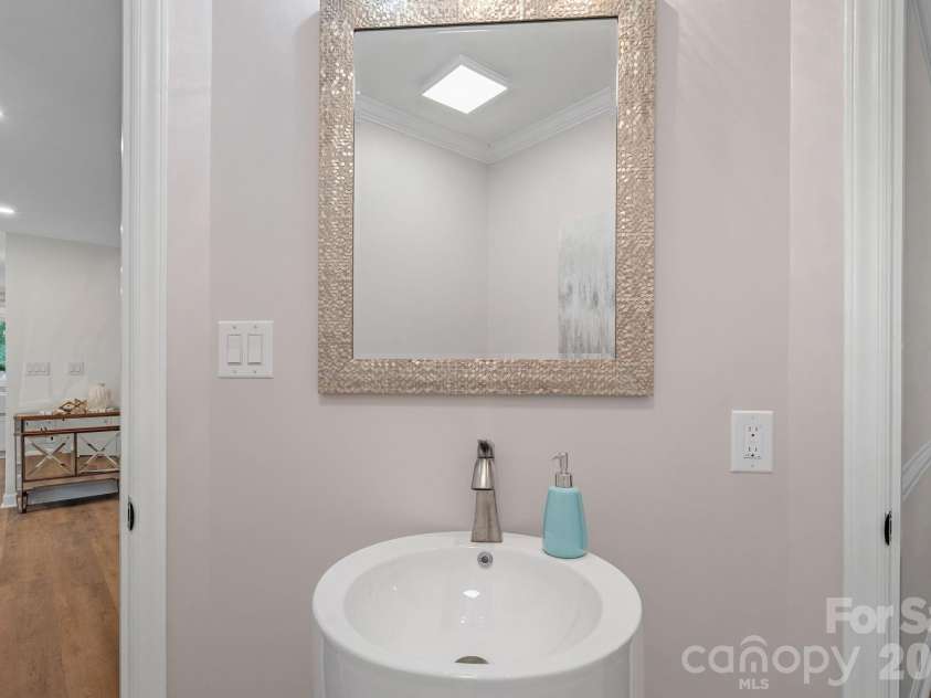 508 Red Barn Trail, Matthews, NC 28104.  MLS# CAR4413377, YatesRealty ID 44638. 