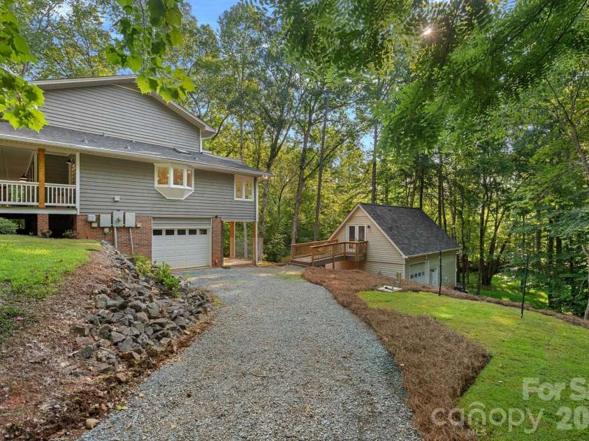 508 Red Barn Trail, Matthews, NC 28104.  MLS# CAR4413377, YatesRealty ID 44638. 
