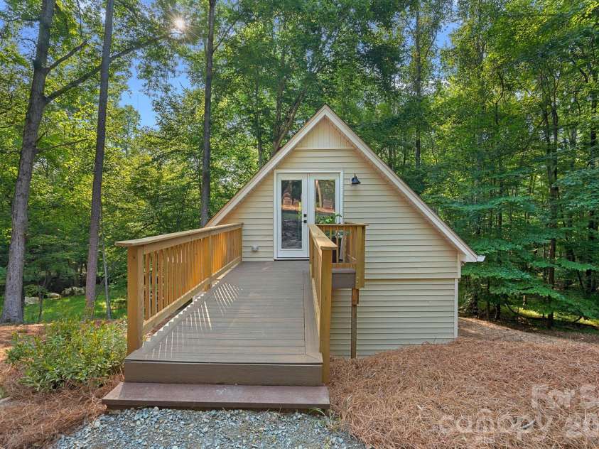 508 Red Barn Trail, Matthews, NC 28104.  MLS# CAR4413377, YatesRealty ID 44638. 