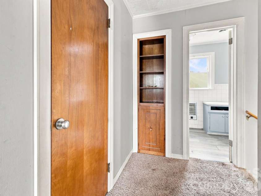 19 Pj Mcree Road, Maiden, NC 28650.  MLS# CAR4414681, YatesRealty ID 44639. Upstairs hall bath